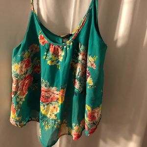 Crop top Alert!! Rue 21 Medium floral top!